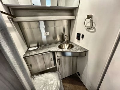 2025 Airstream 25FBQ Base