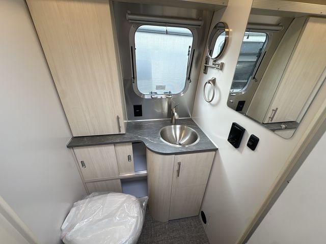 2026 Airstream 27FBQ Base