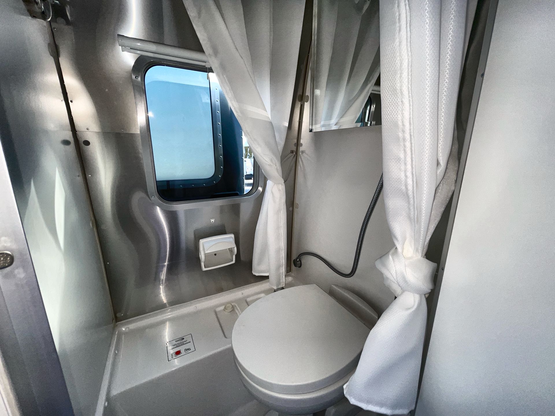 2025 Airstream 16RB Base