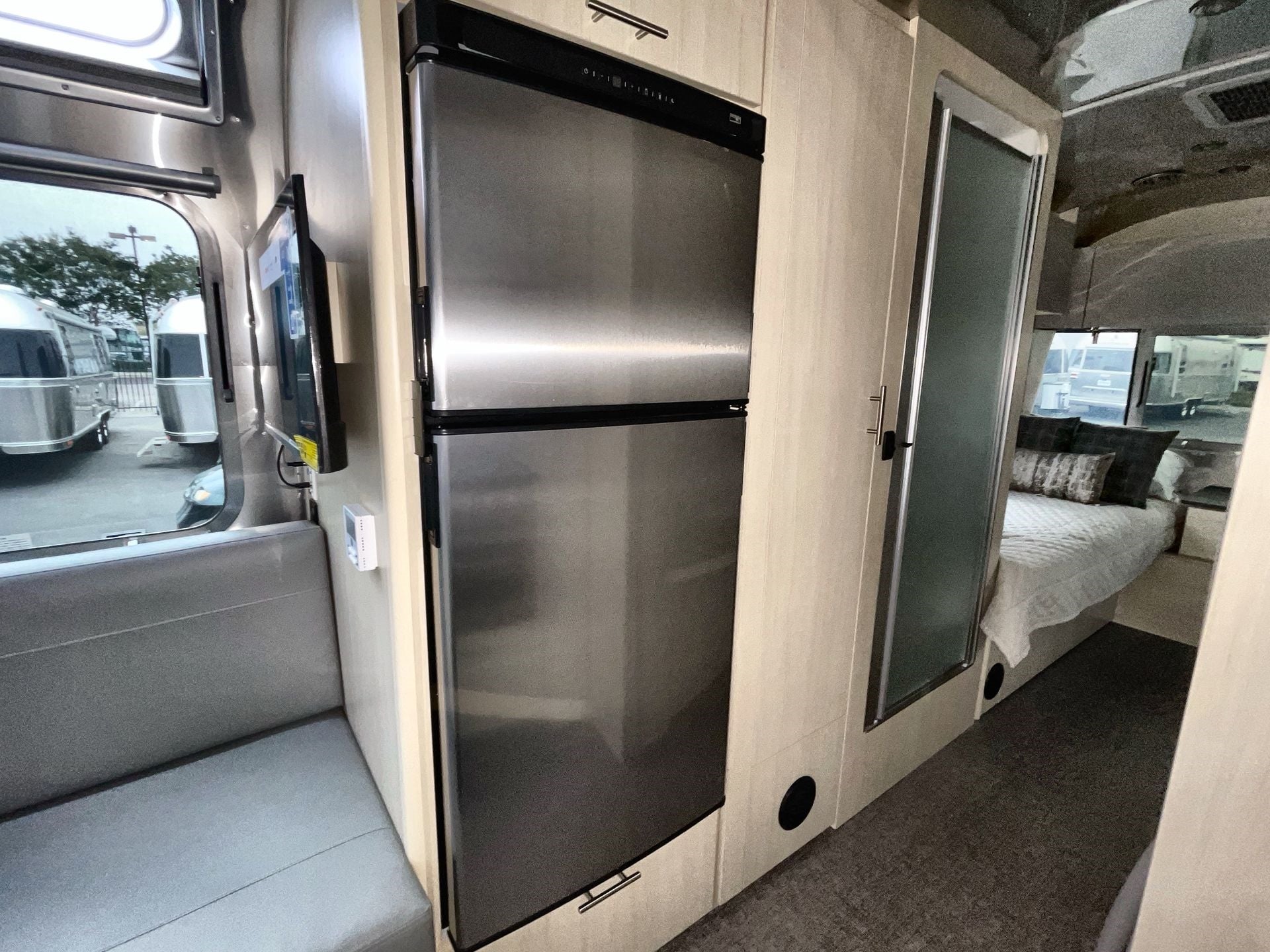 2025 Airstream 25FBT Base