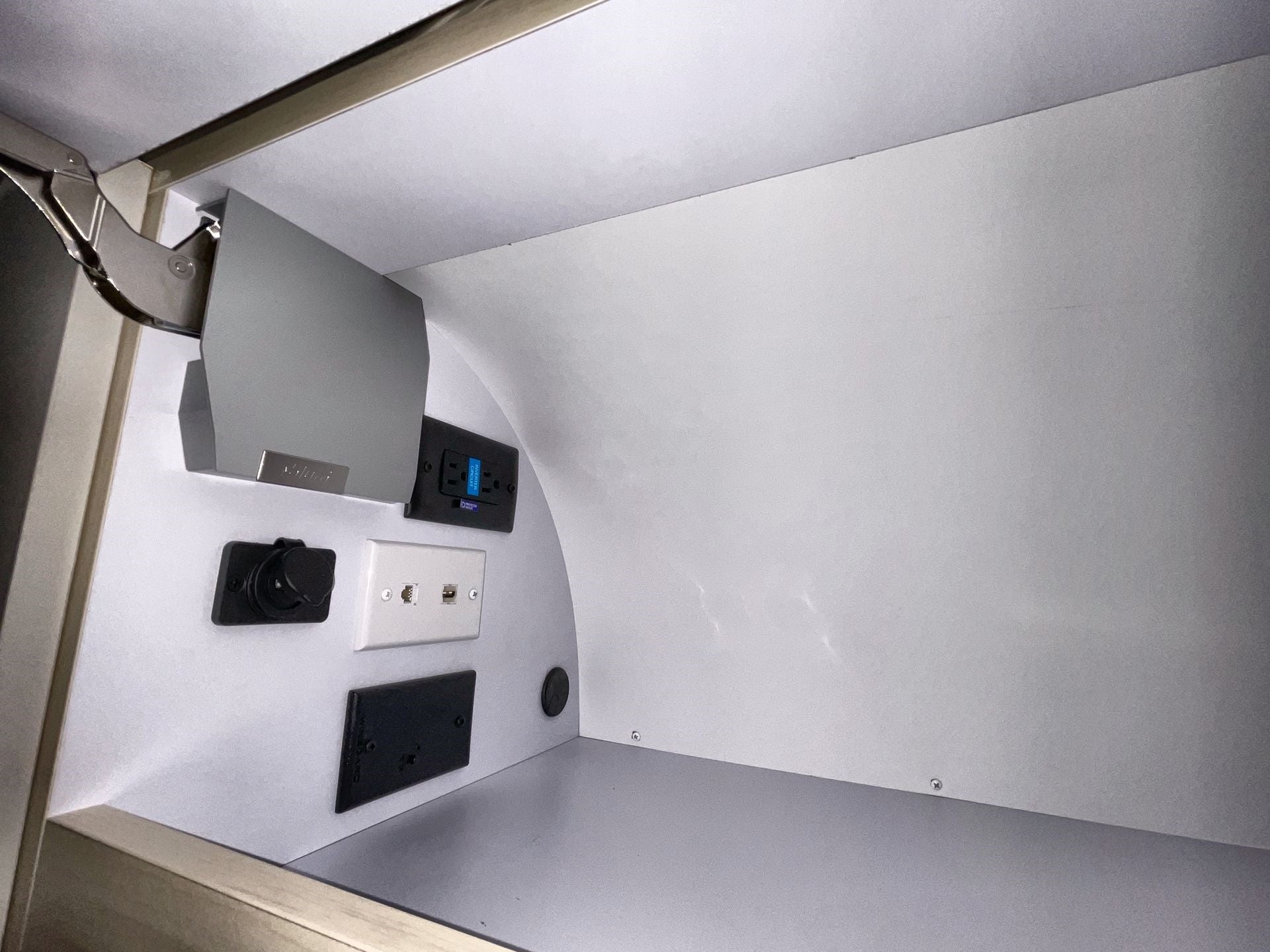 2025 Airstream 25FBT Base