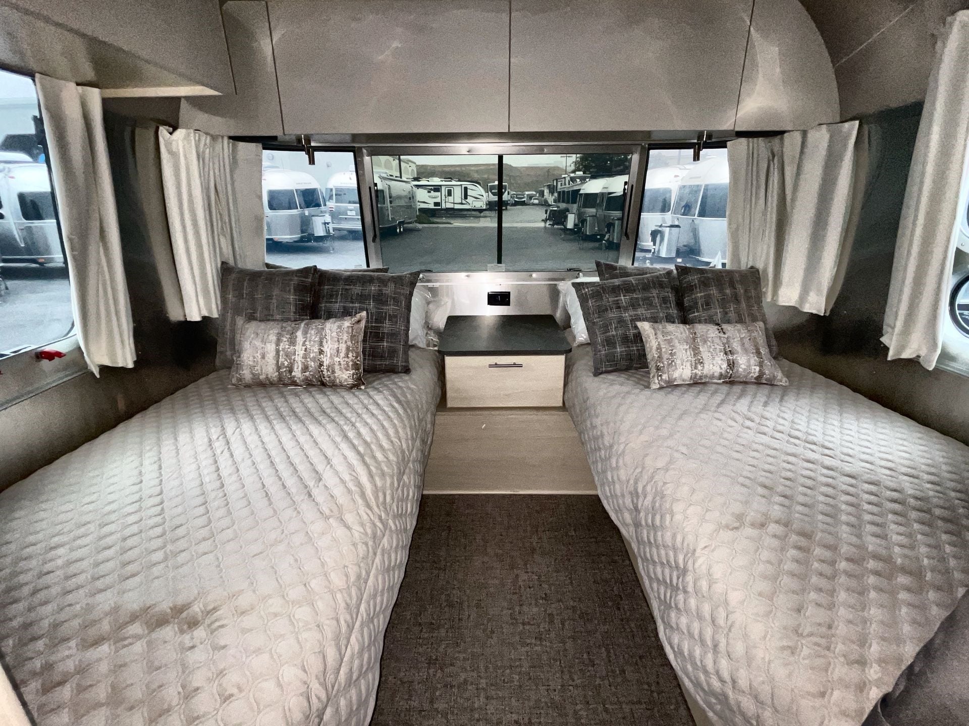2025 Airstream 25FBT Base