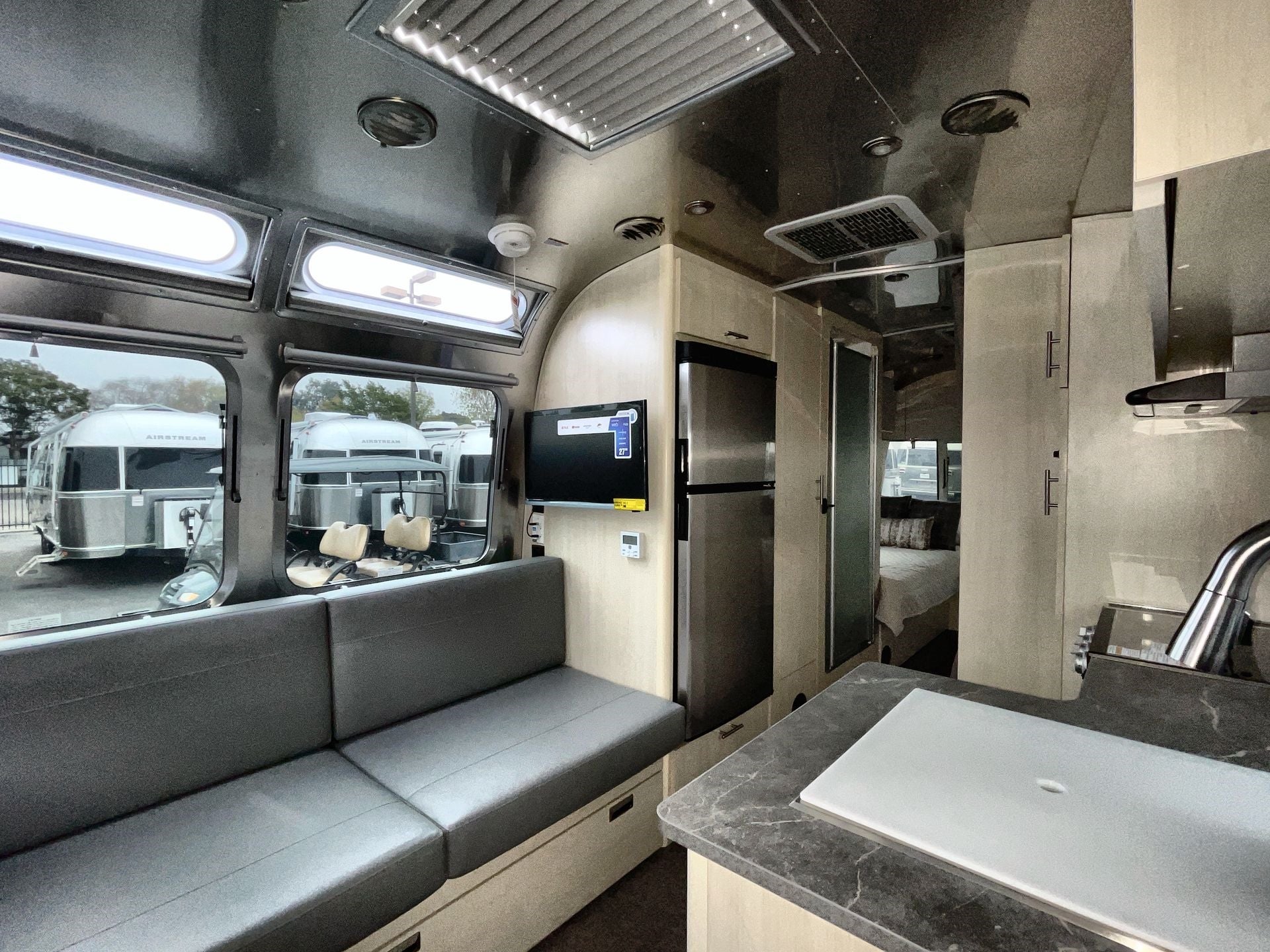 2025 Airstream 25FBT Base