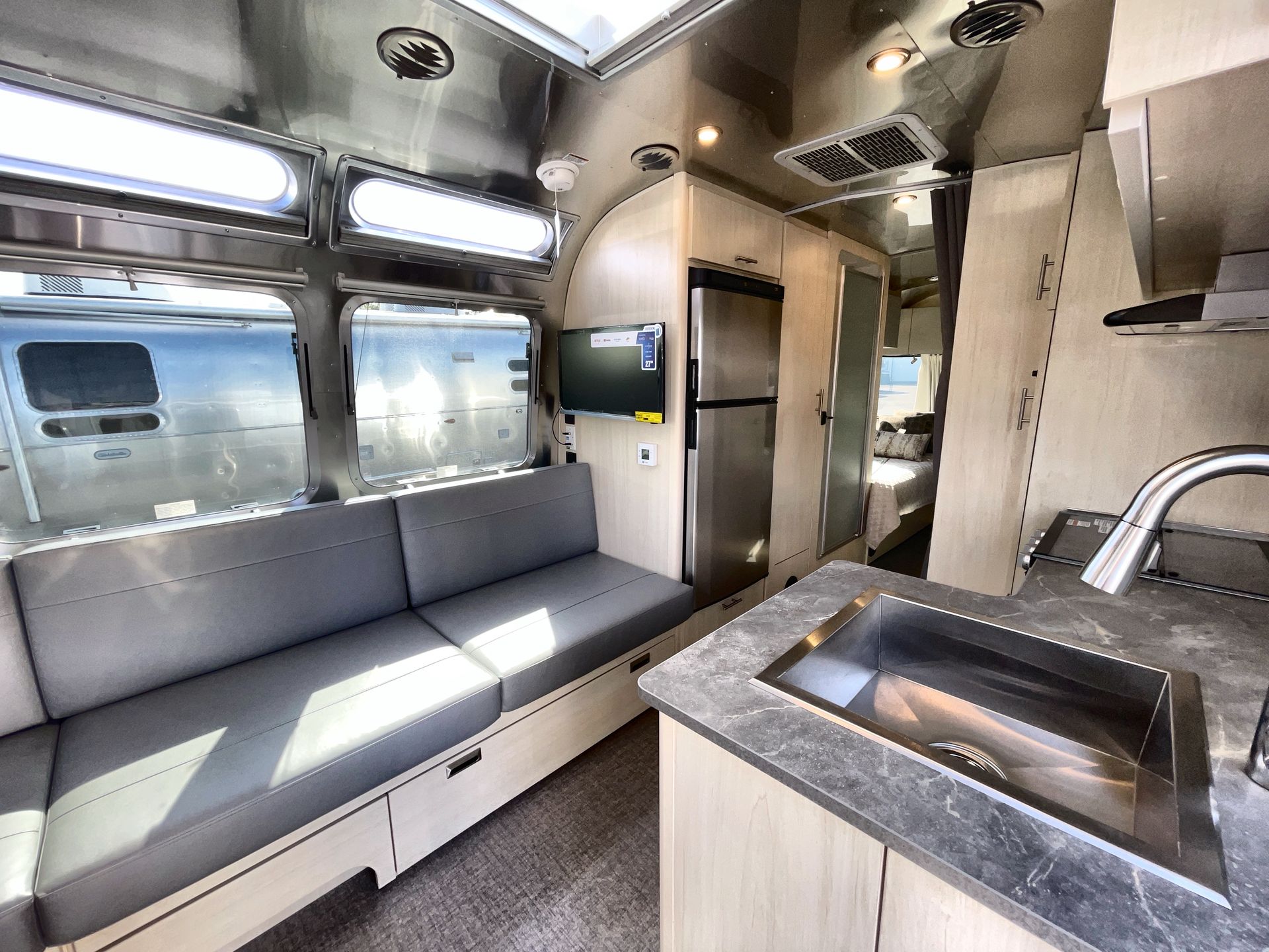 2025 Airstream 25FBT Base