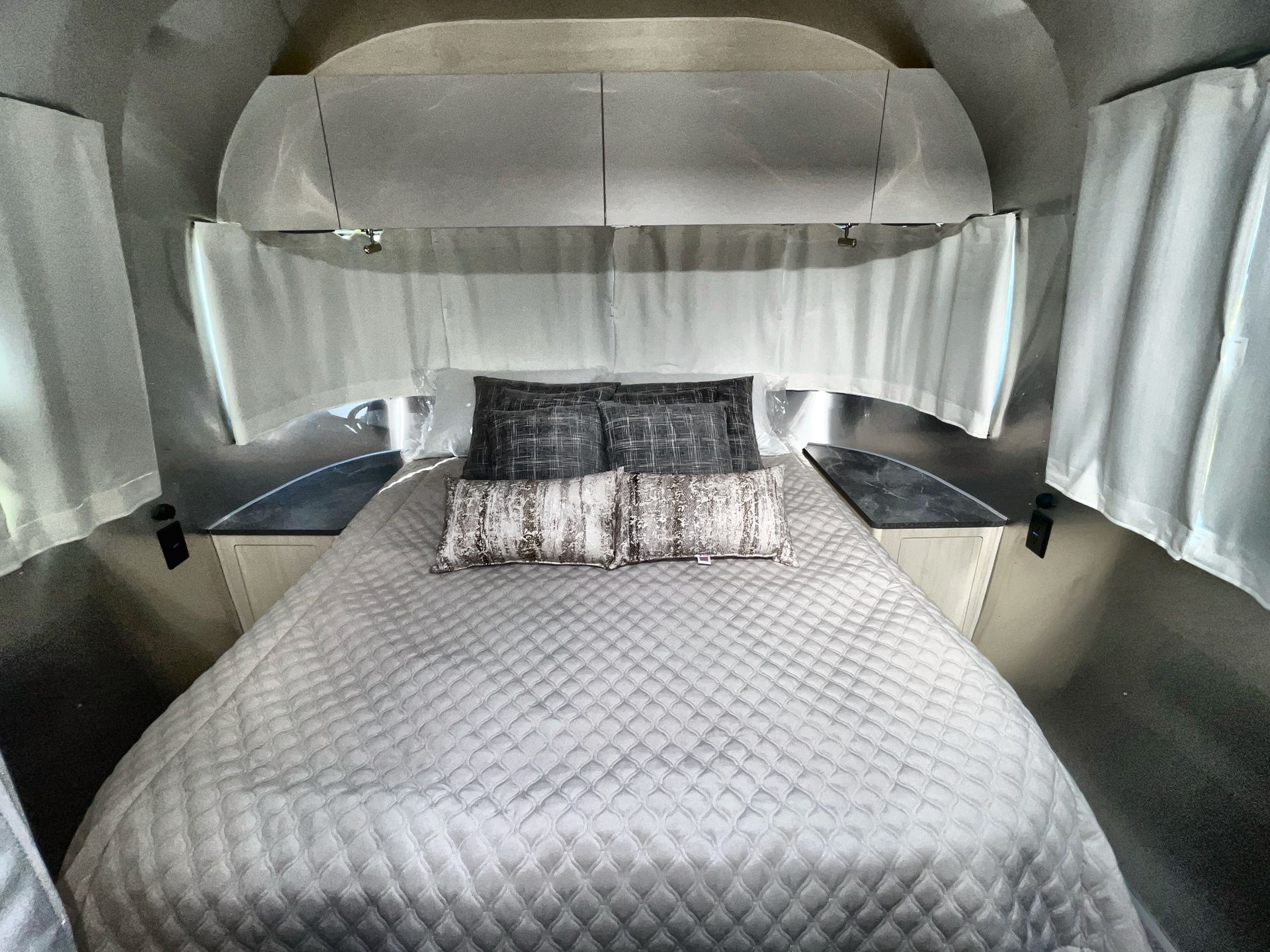 2025 Airstream 28RBQ Base