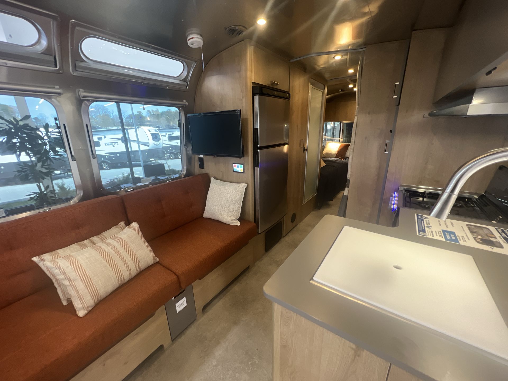 2026 Airstream 25FBT Base