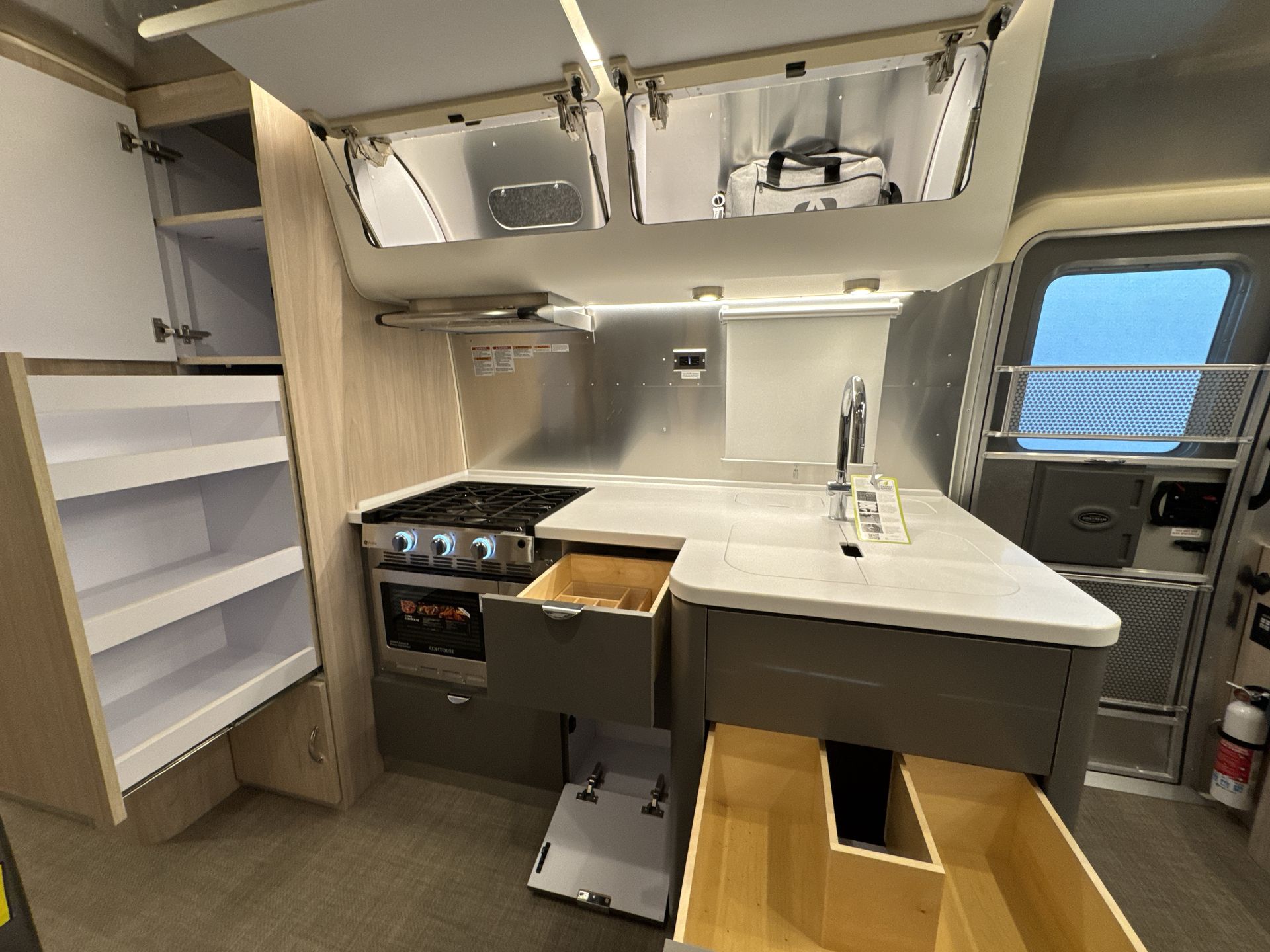 2025 Airstream 27FBQ Base