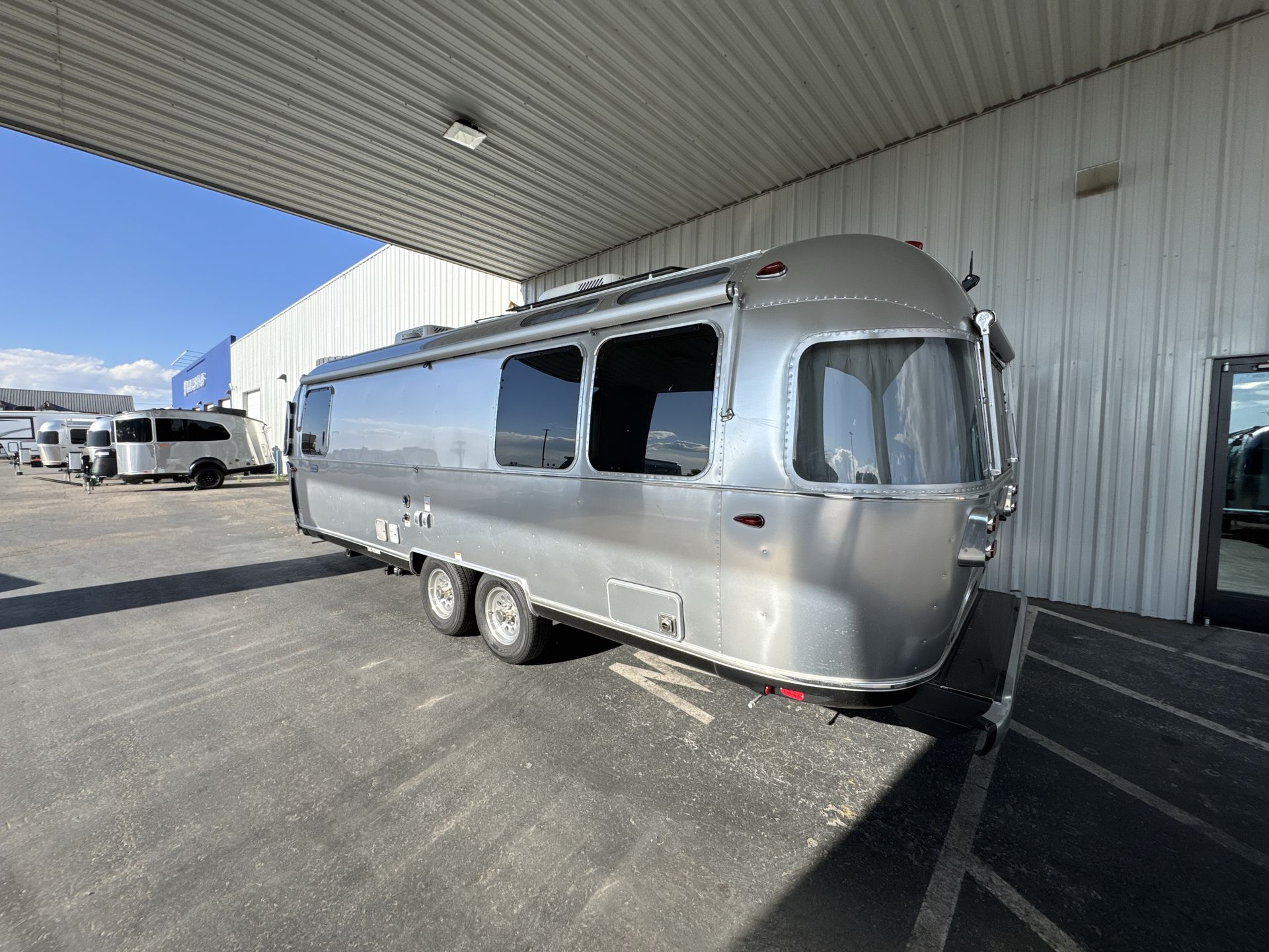 2025 Airstream 27FBQ Base