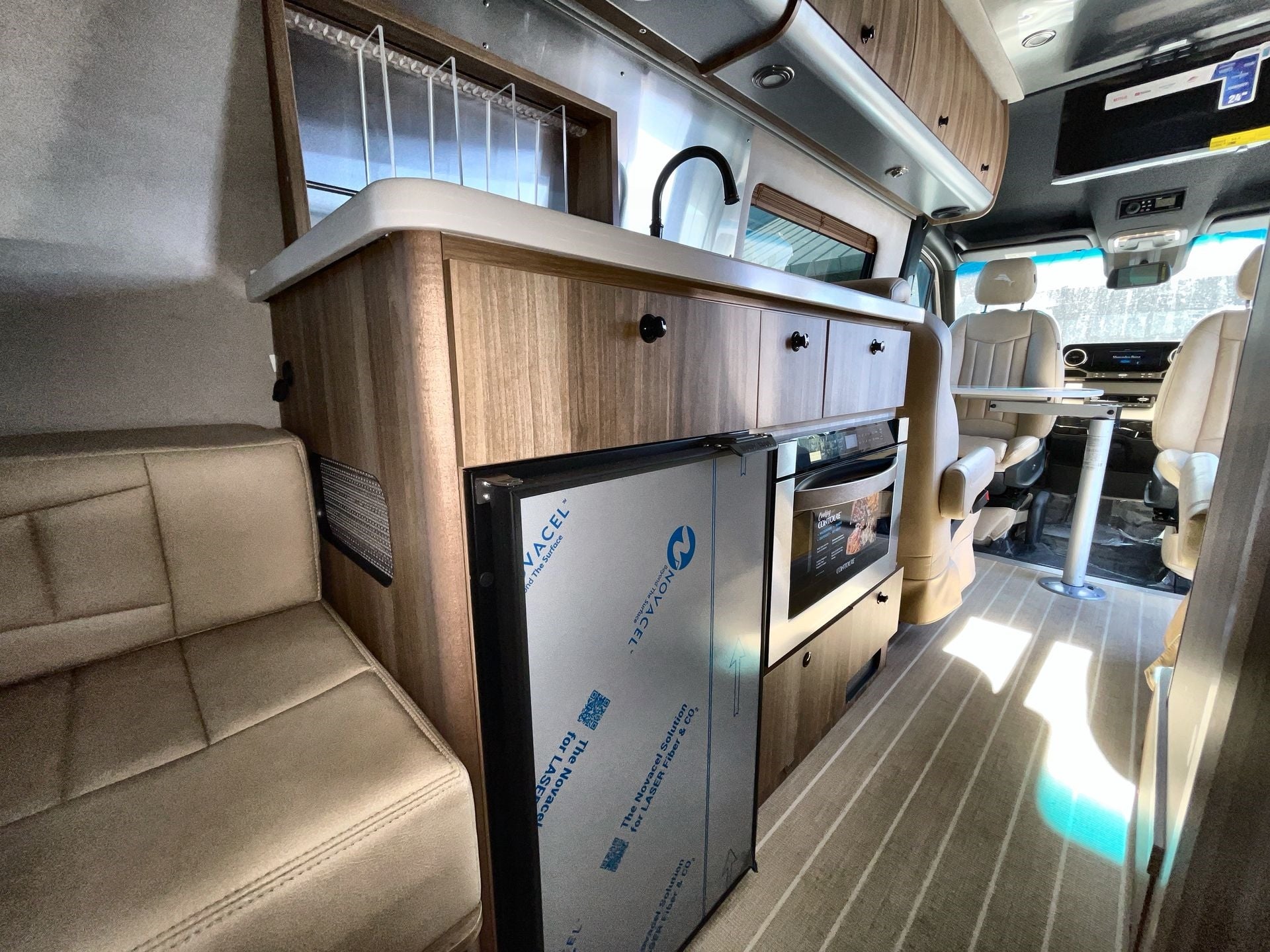 2025 Airstream 24 GL Base