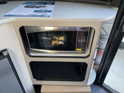 2025 Airstream 16X Base