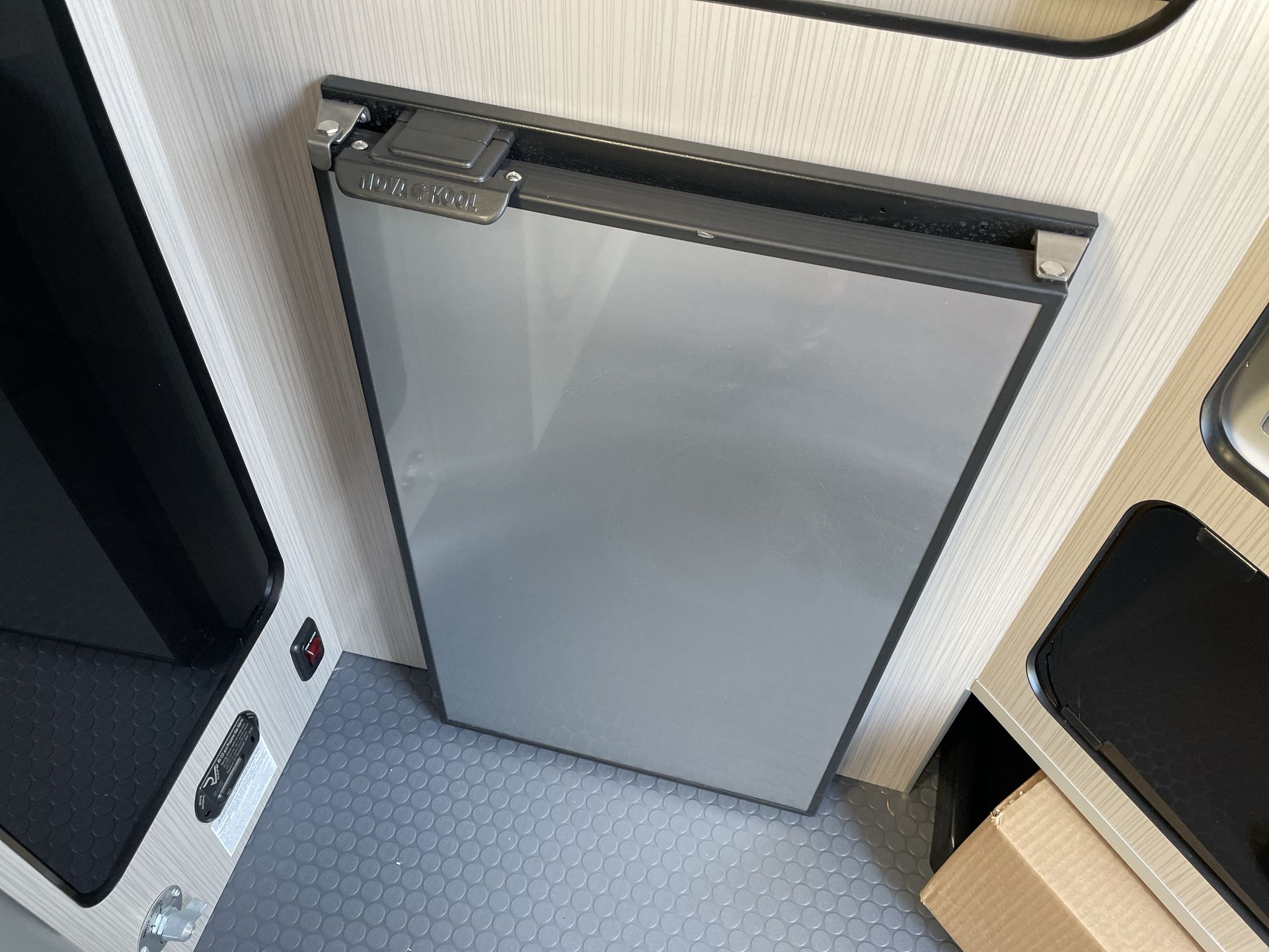 2025 Airstream 16X Base