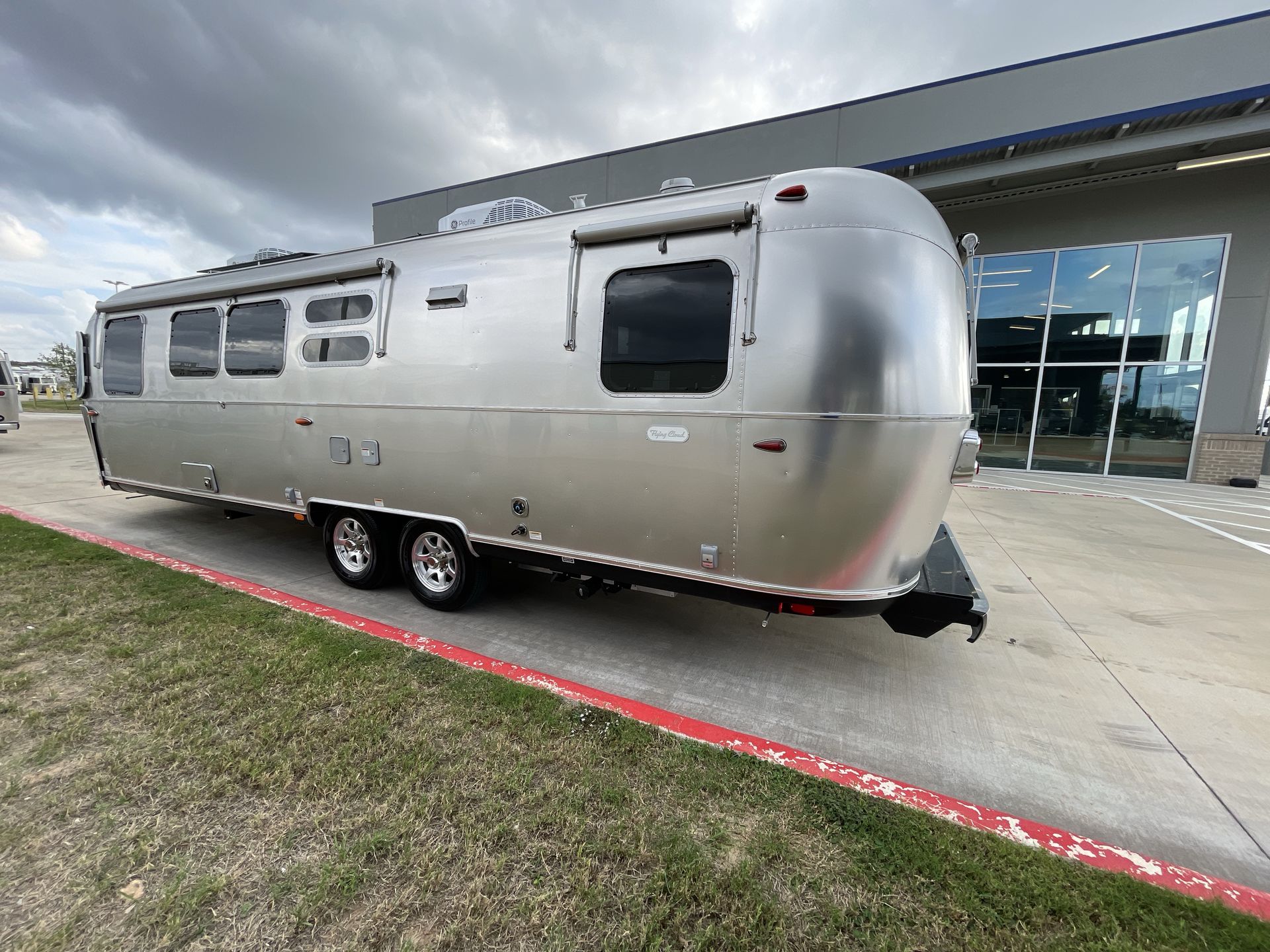 2026 Airstream 30FBBQ Base