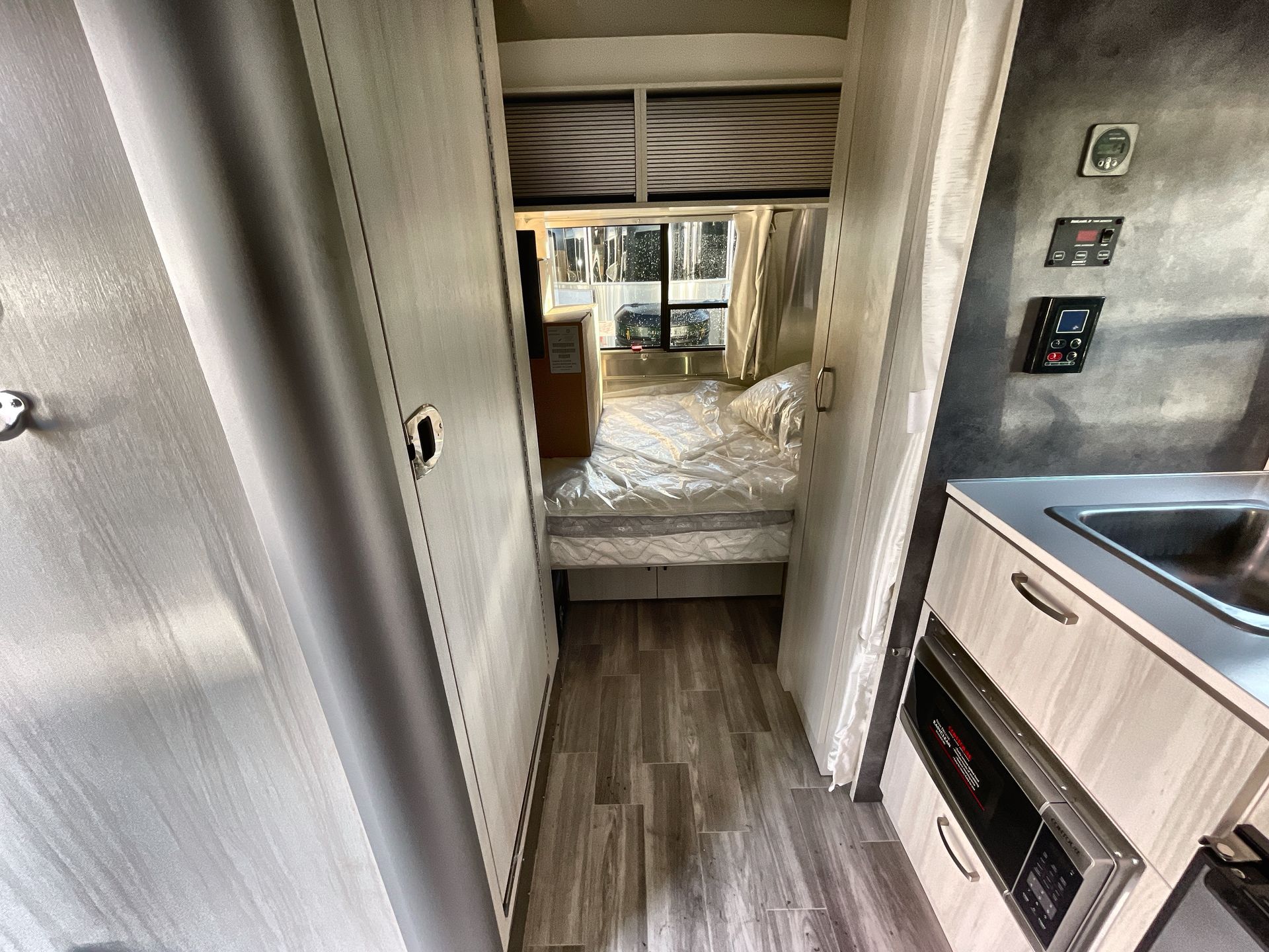 2026 Airstream 16RB Base