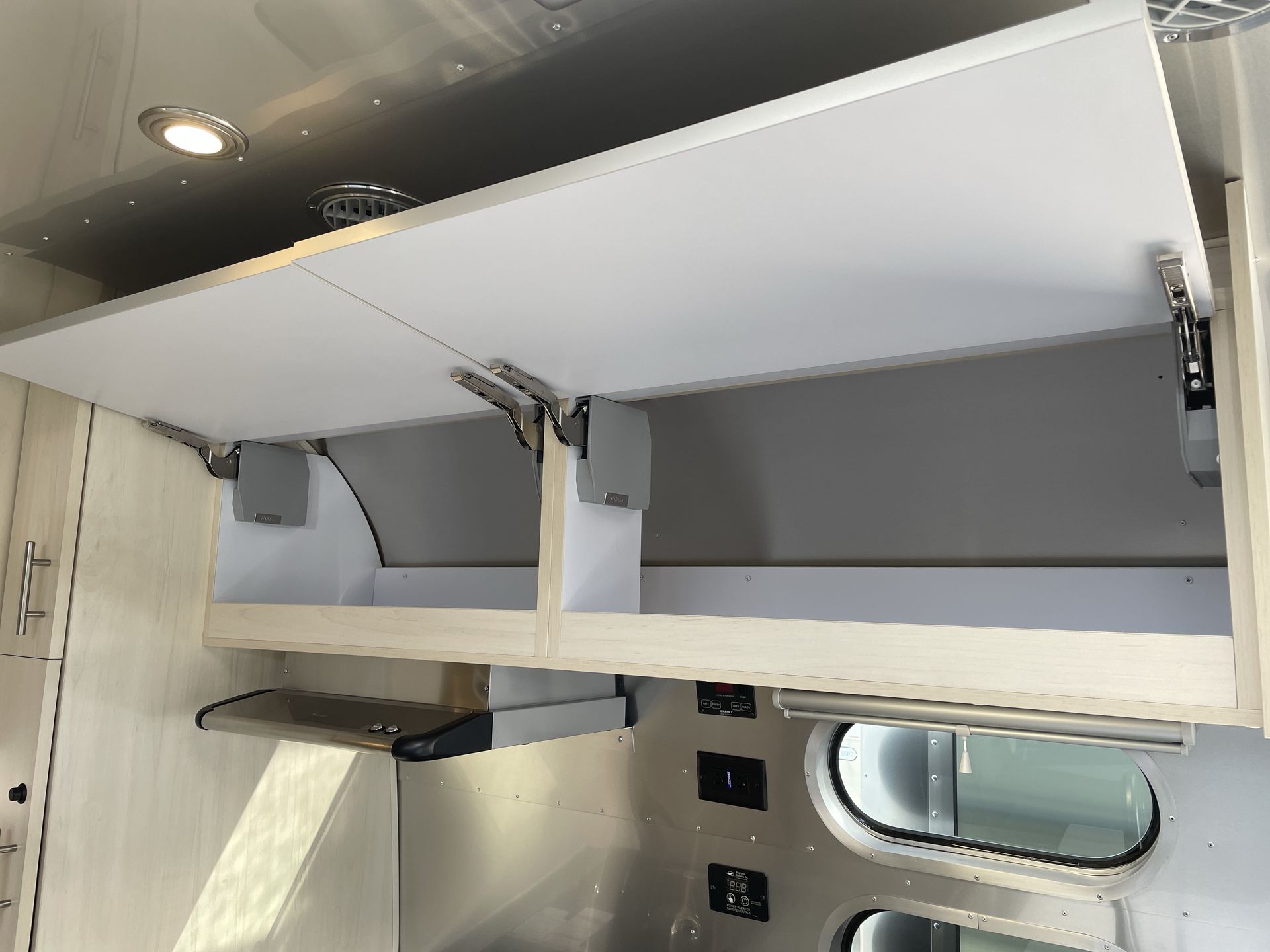 2026 Airstream 25FBQ Base