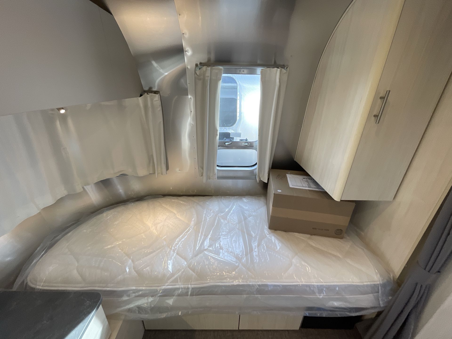 2026 Airstream 25FBT Base