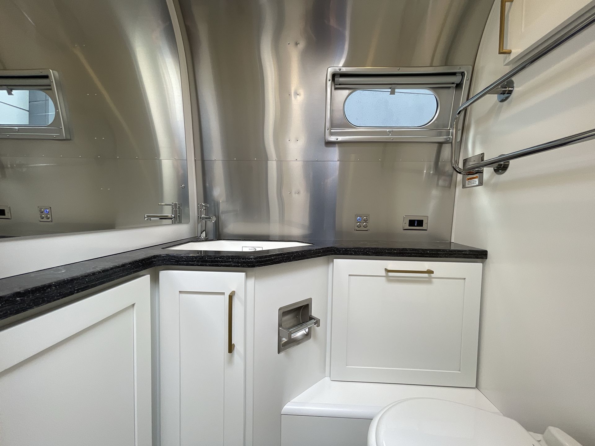 2026 Airstream 30RBT Base