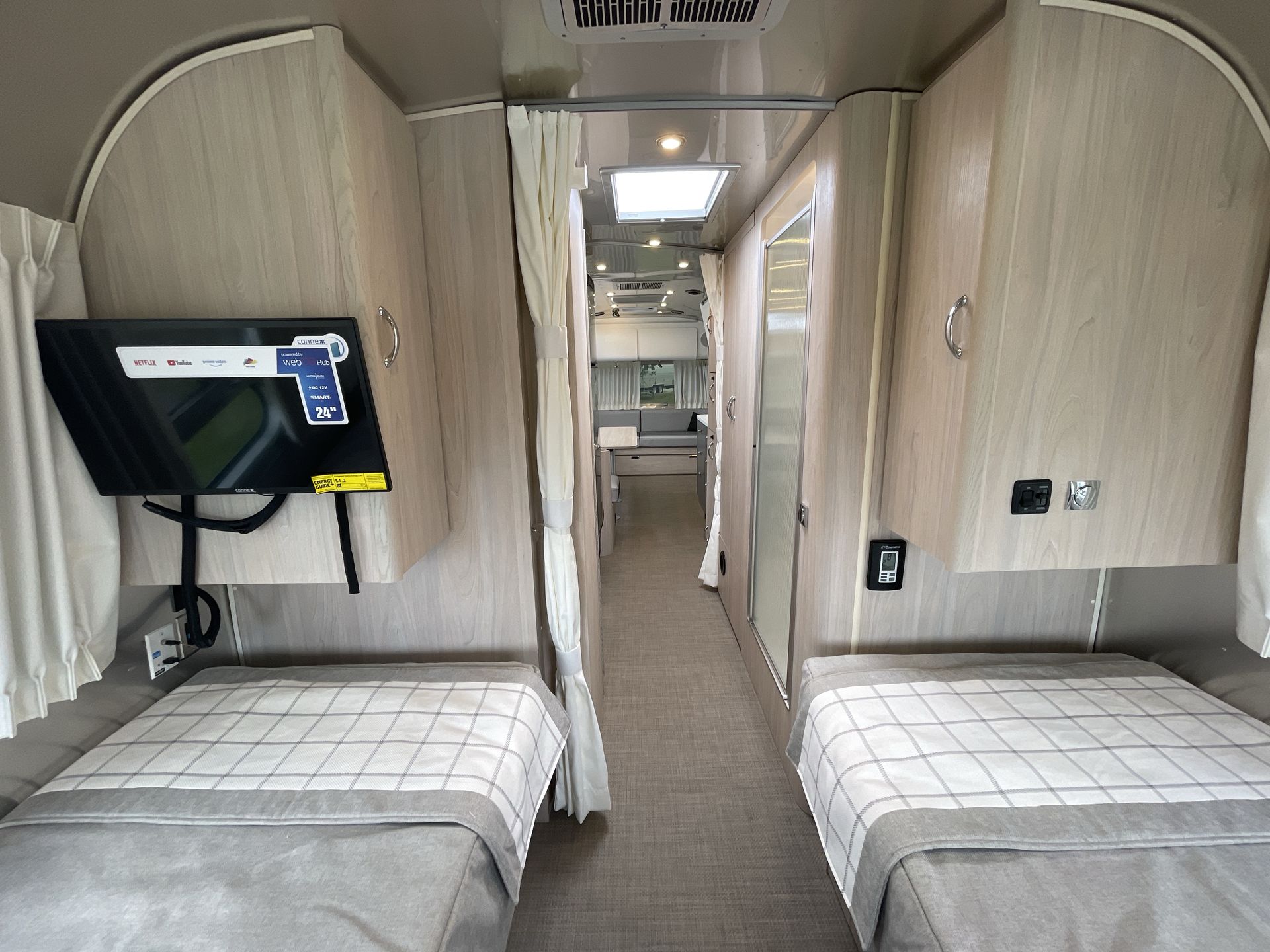 2026 Airstream 30RBT Base
