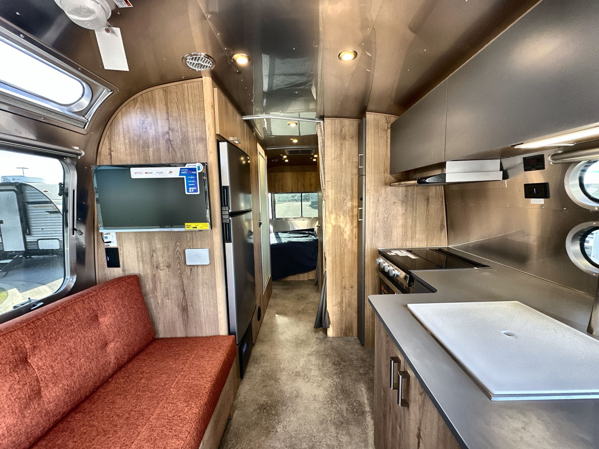 2026 Airstream 25FBQ Base