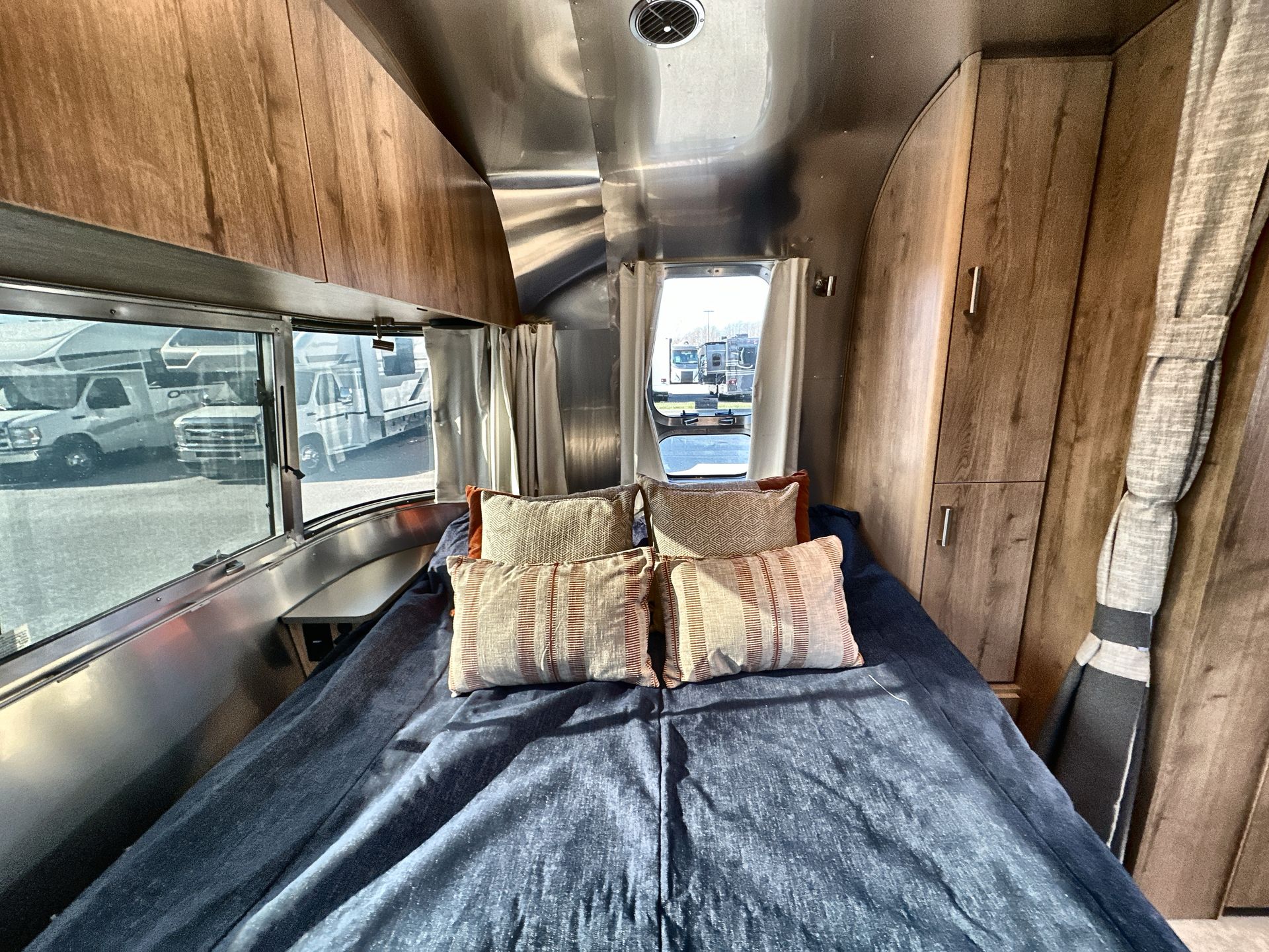 2026 Airstream 25FBQ Base