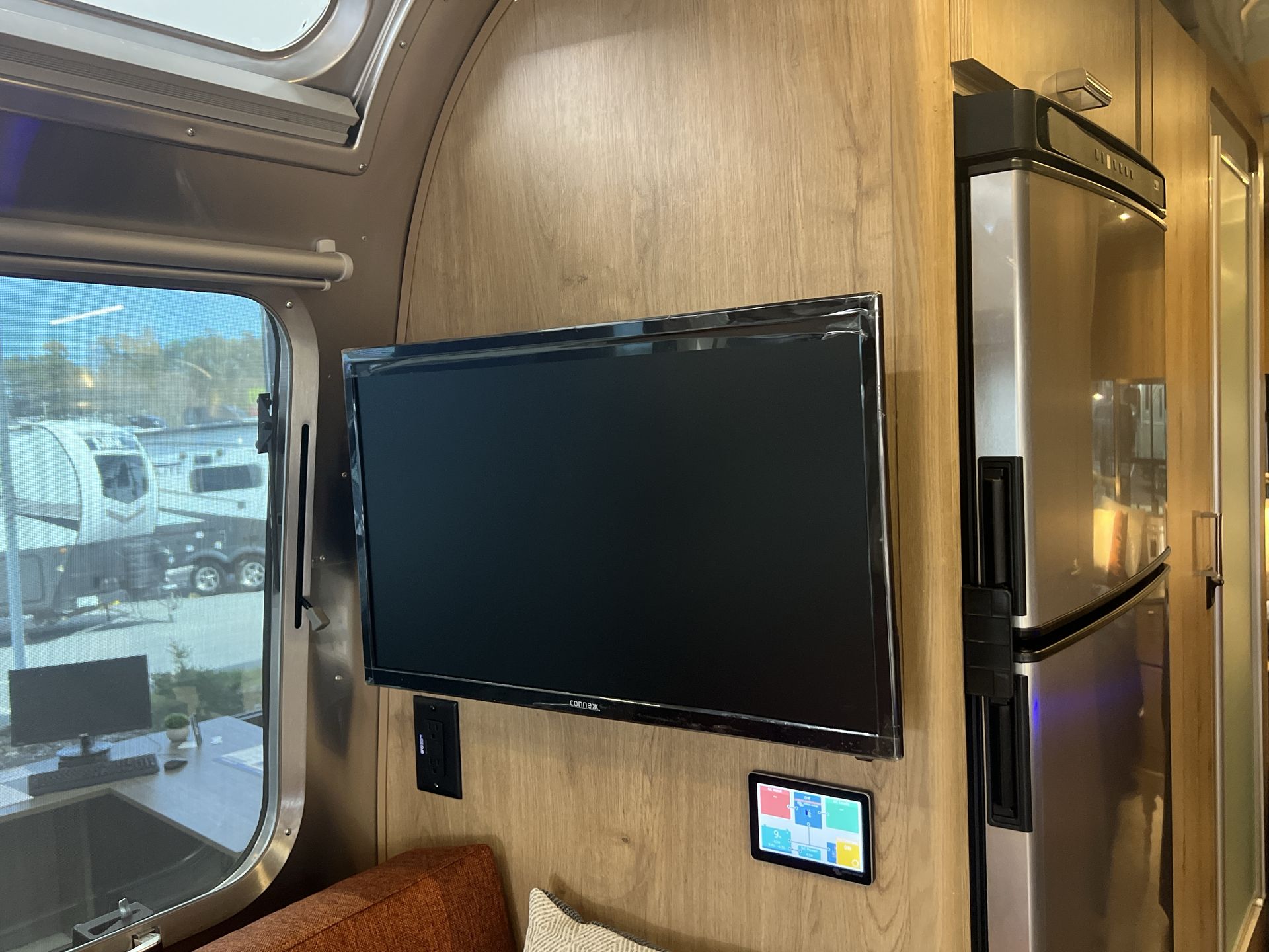 2026 Airstream 25FBT Base