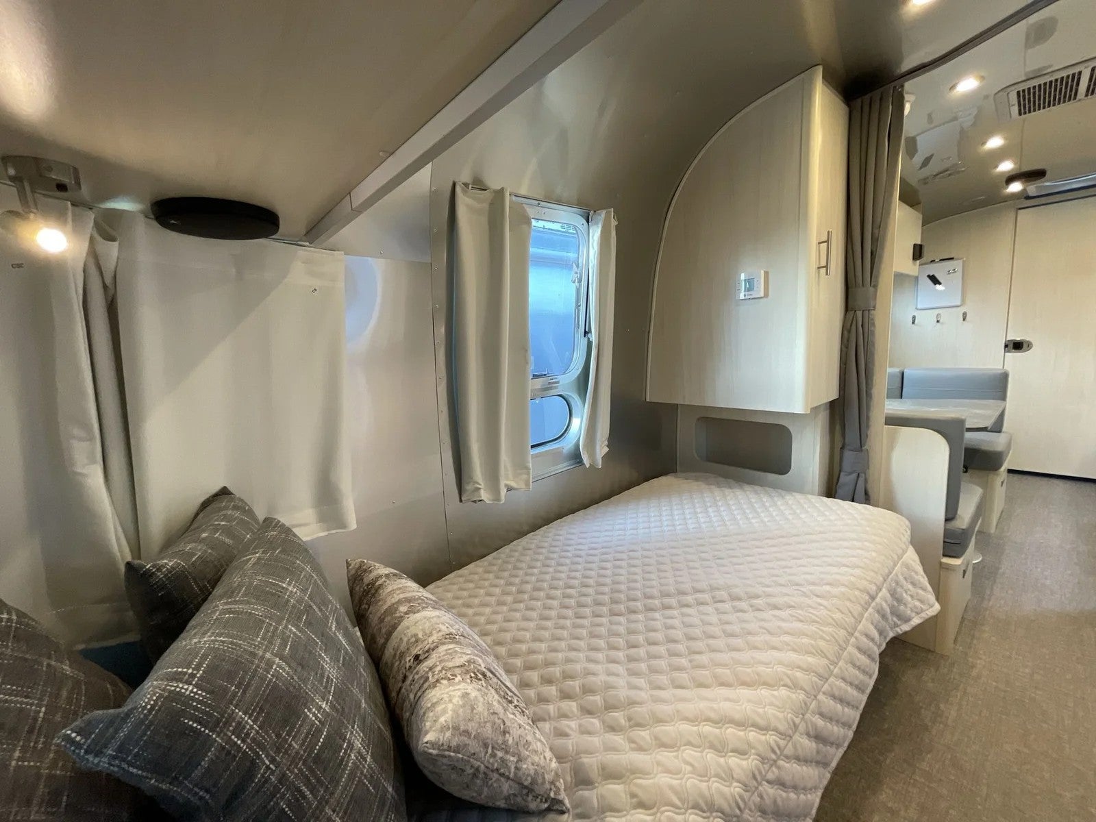 2026 Airstream 23FBT Base