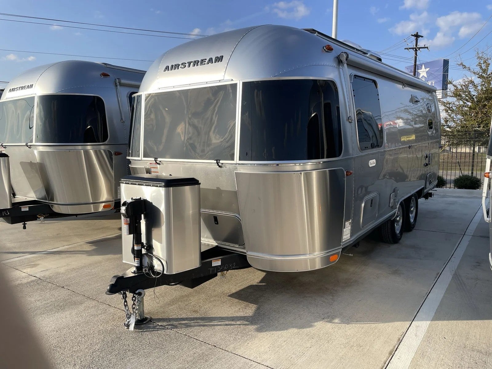 2026 Airstream 23FBT Base