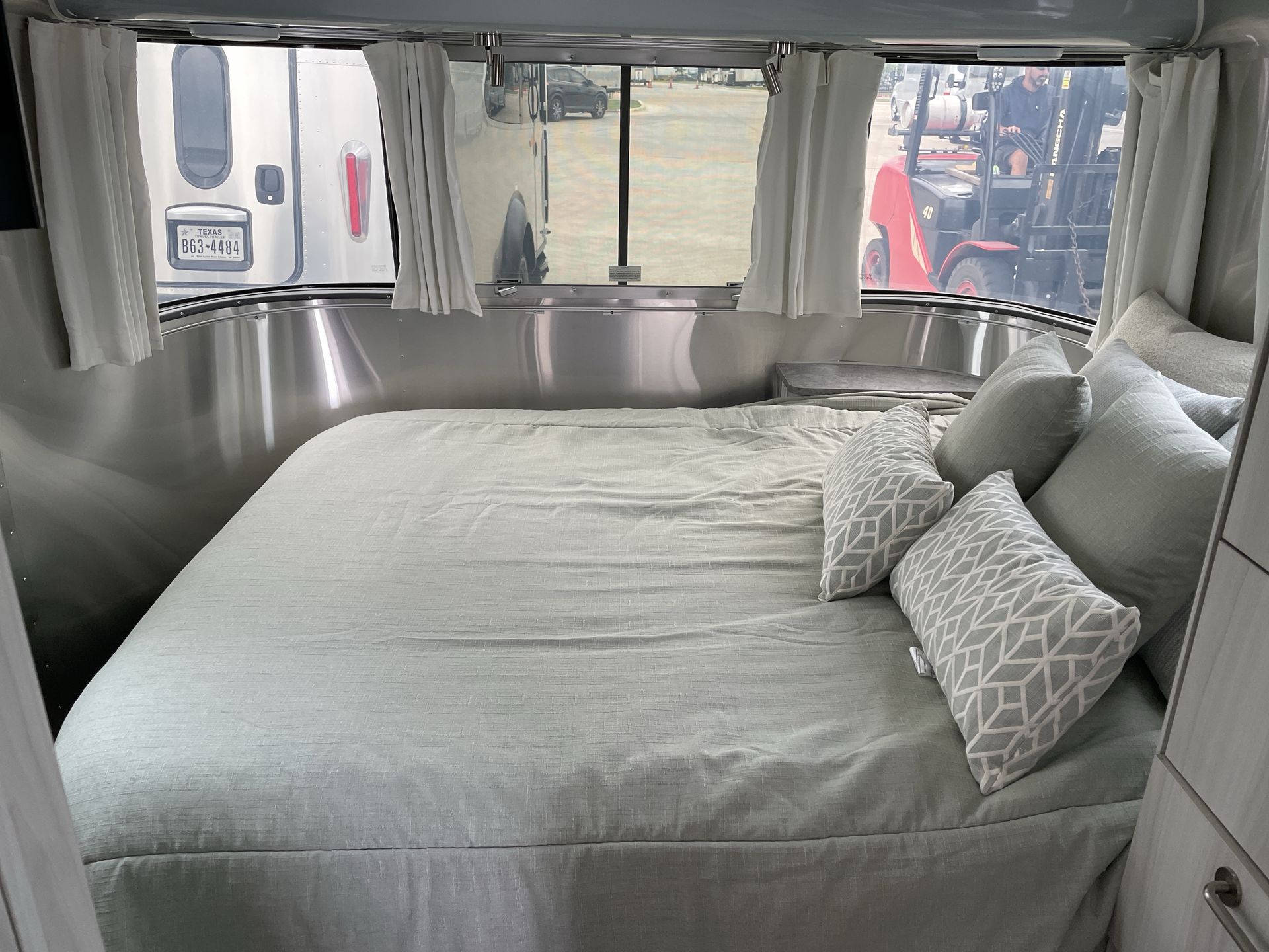 2025 Airstream 23FBQ Base