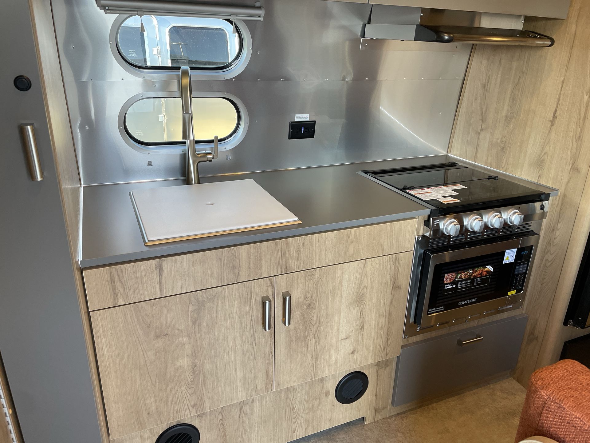 2025 Airstream 23FBQ Base