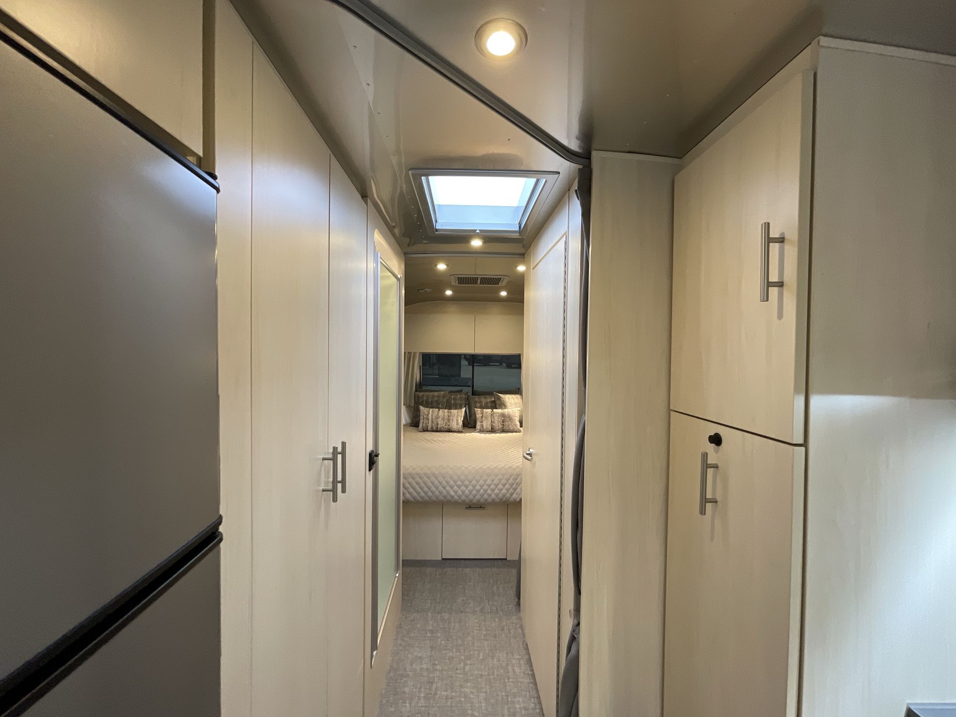 2026 Airstream 27FBQ Base
