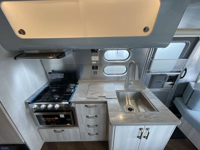 2026 Airstream 27FBQ Base