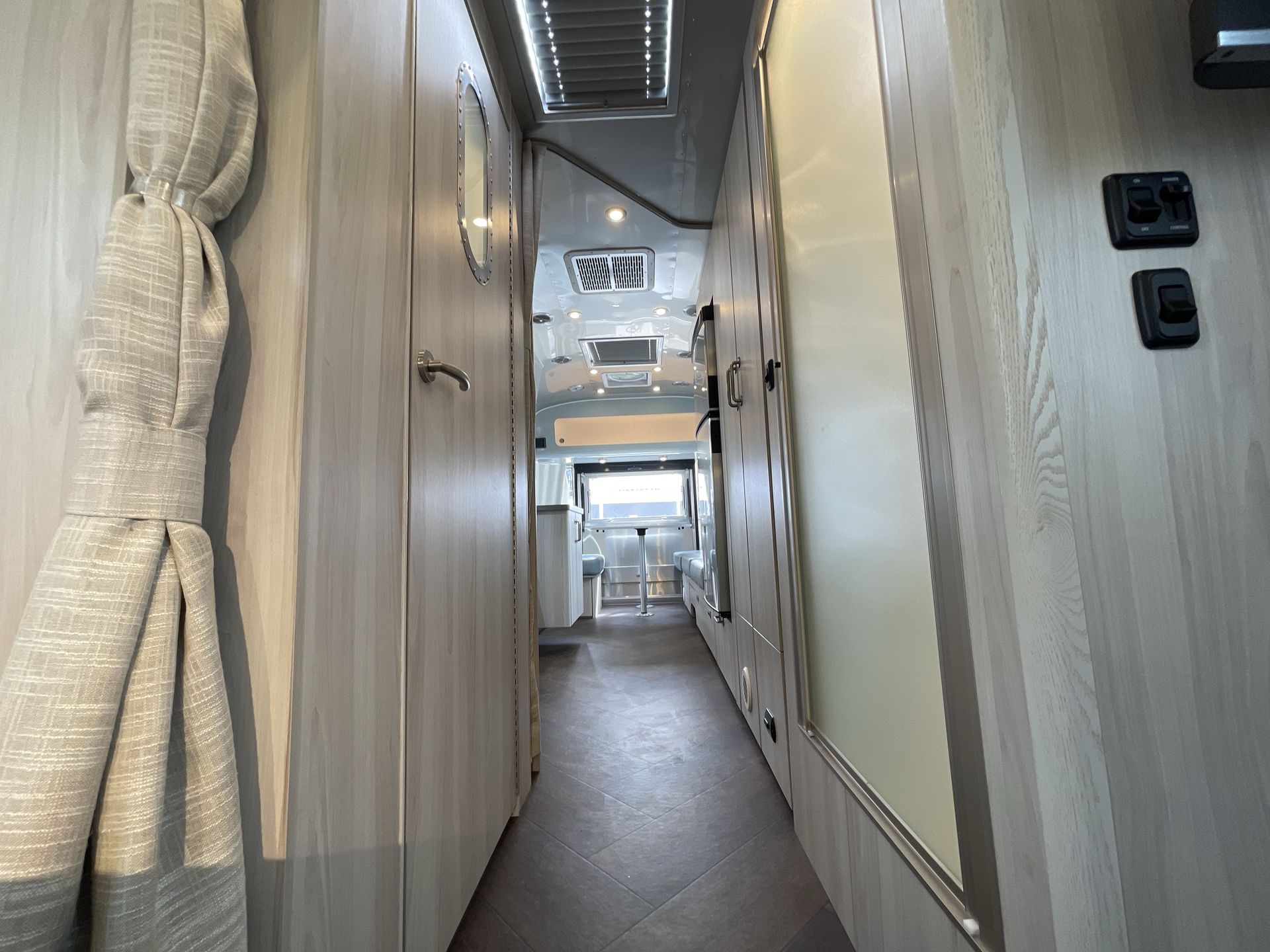 2026 Airstream 27FBQ Base