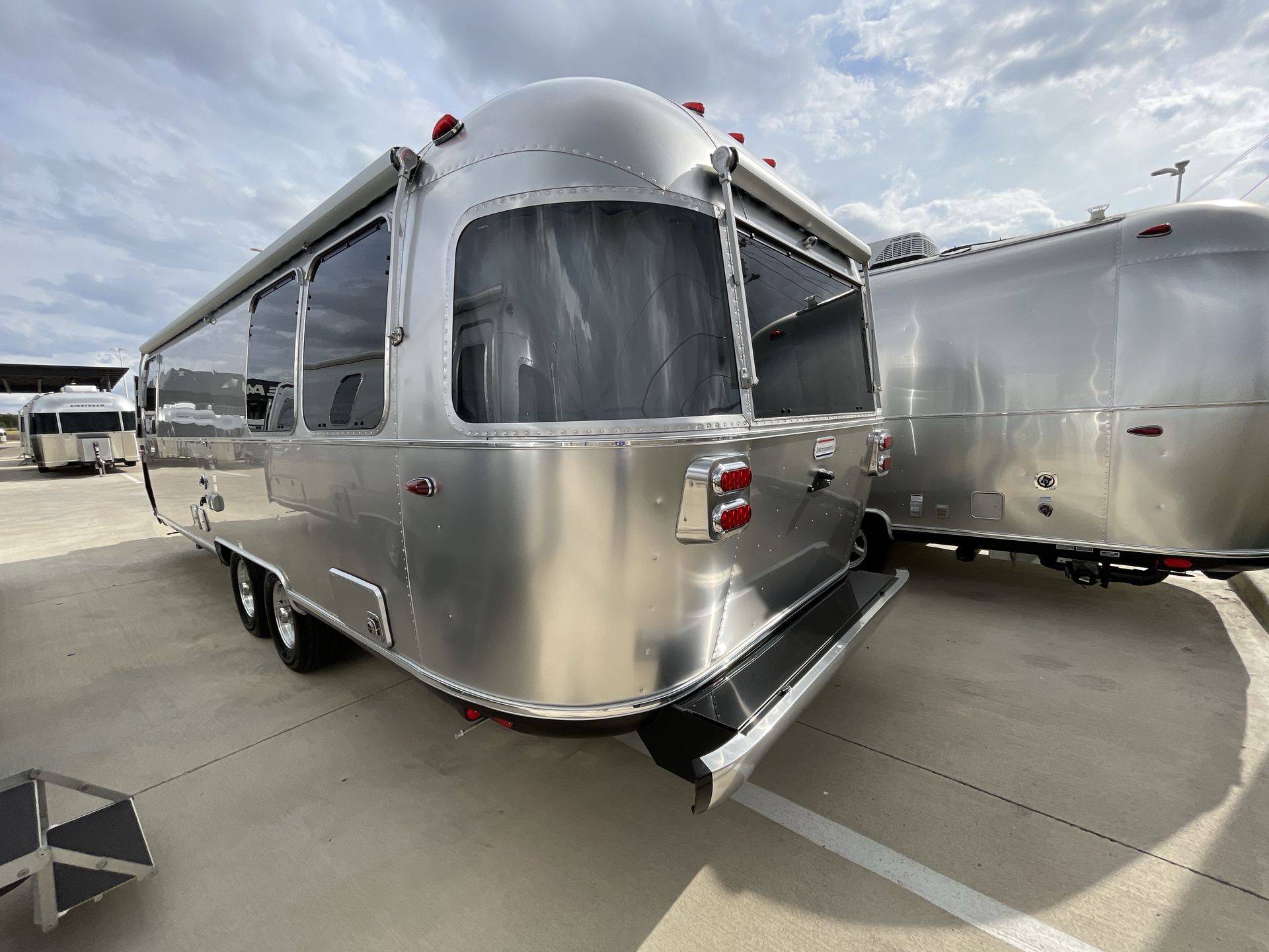 2026 Airstream 27FBQ Base