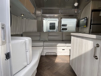 2026 Airstream 27FBQ Base