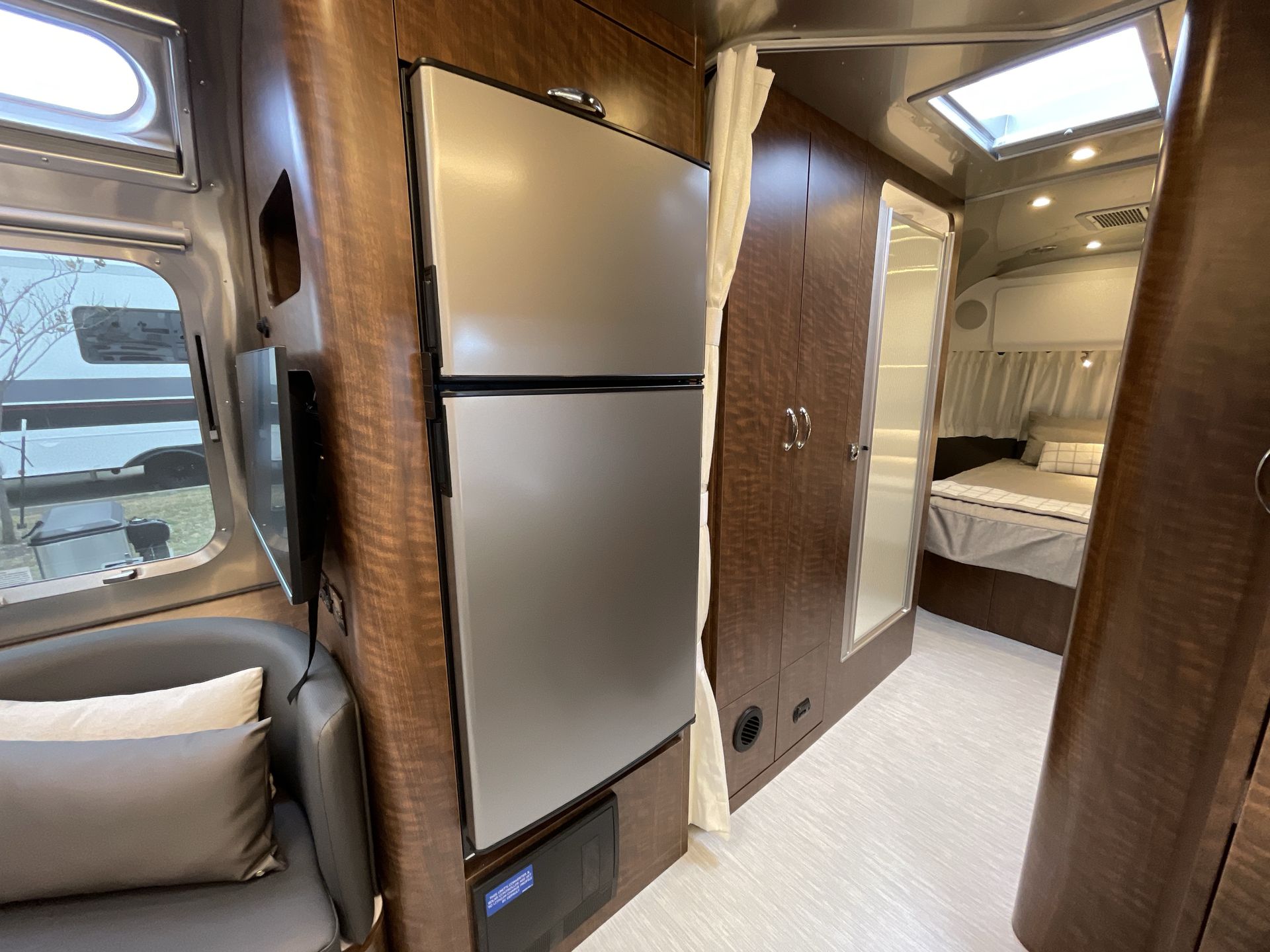 2026 Airstream 27FBQ Base