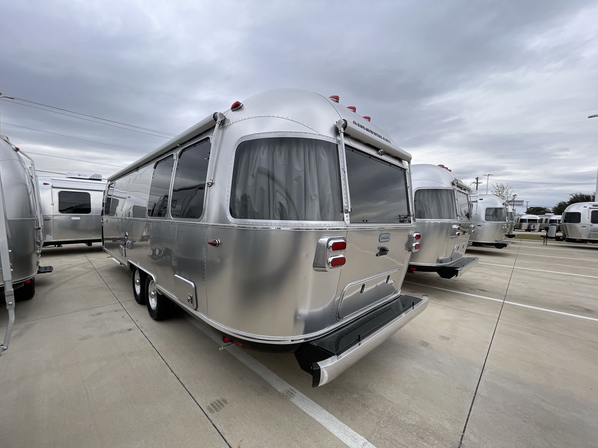 2026 Airstream 27FBQ Base