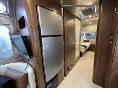 2026 Airstream 27FBT Base