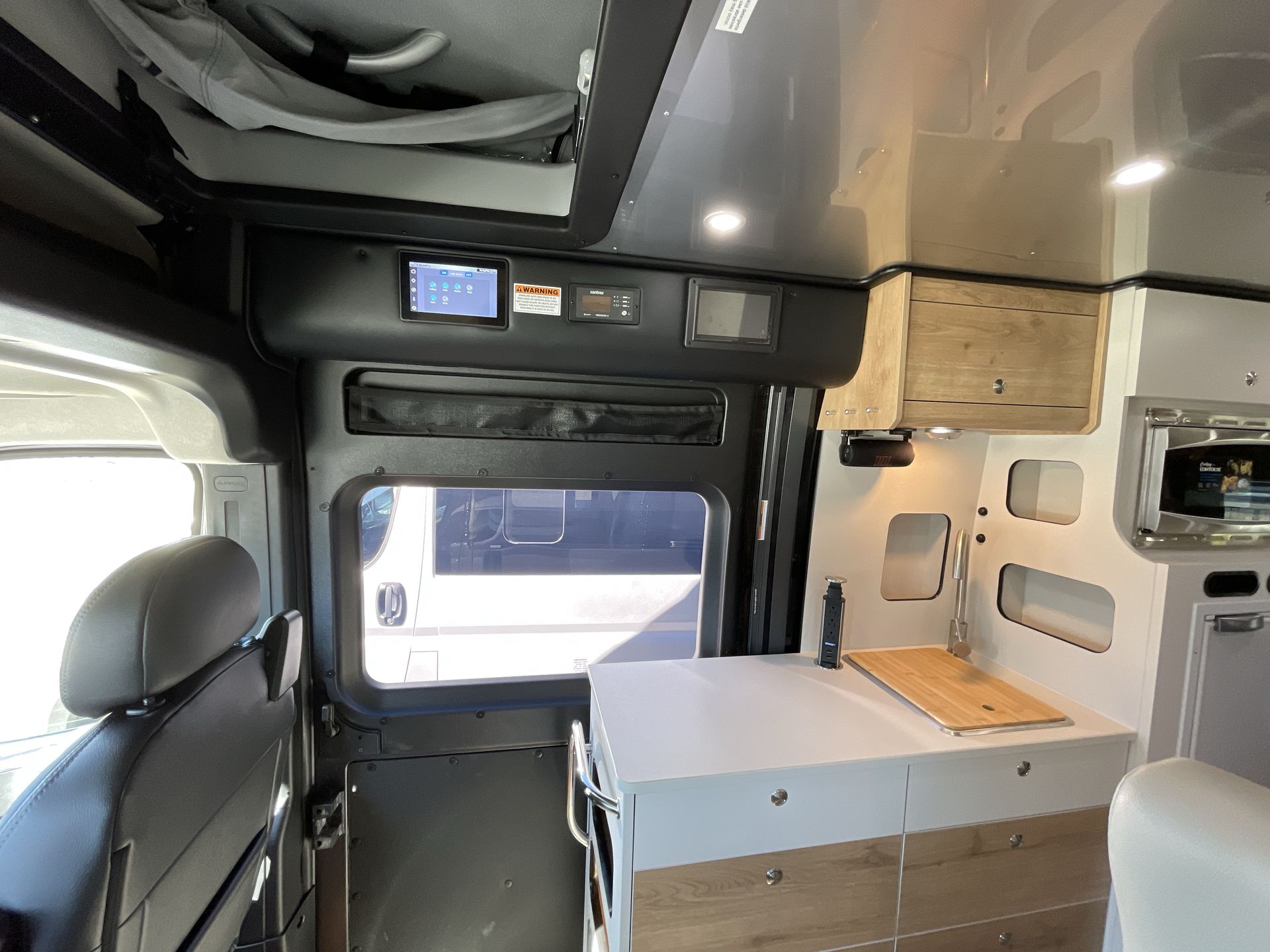 2026 Airstream Rangeline Base
