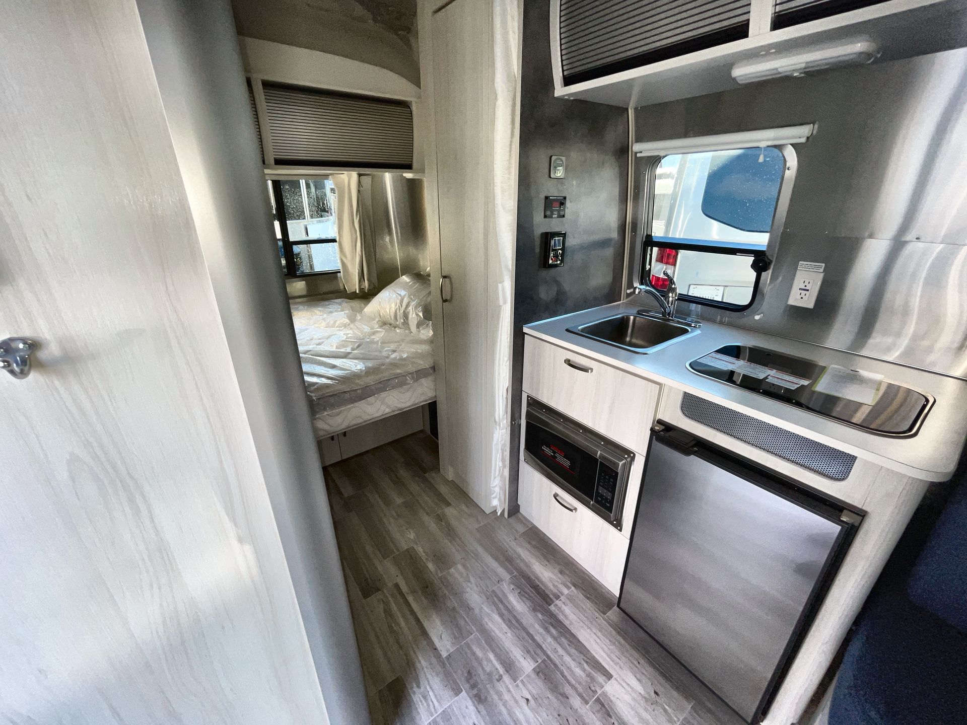 2026 Airstream 16RB Base