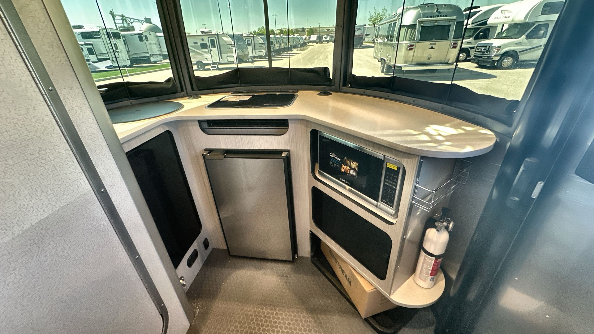 2025 Airstream 16X Base