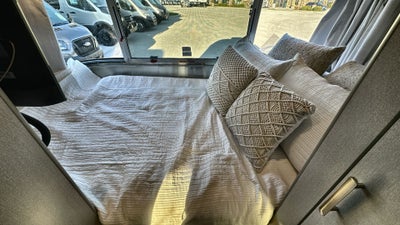 2025 Airstream 16RB Base