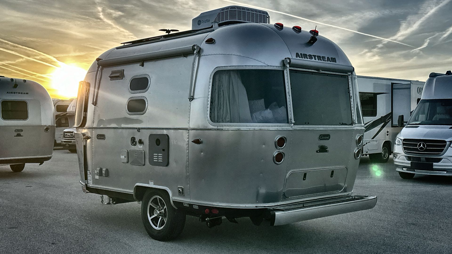 2025 Airstream 16RB Base