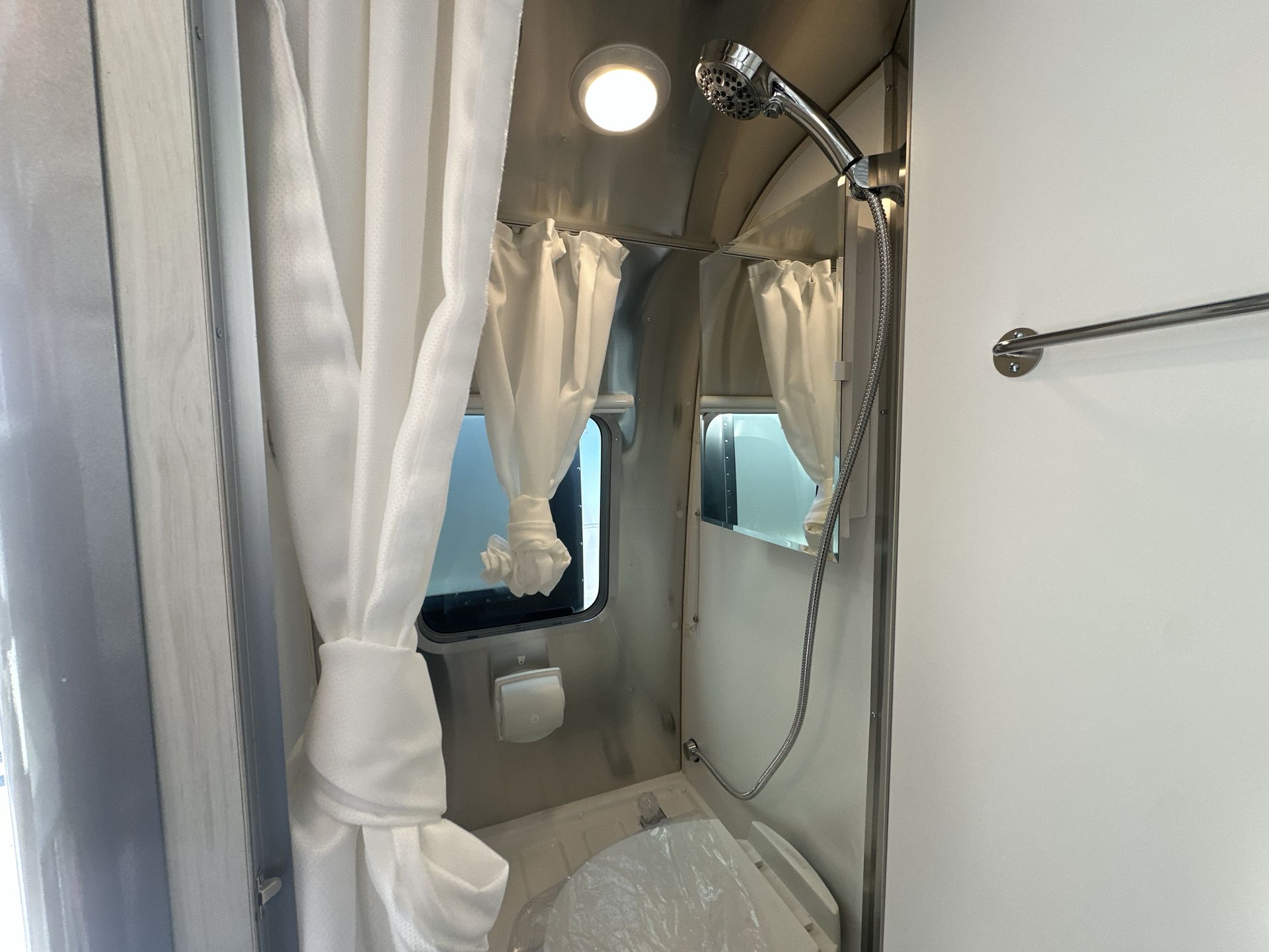 2026 Airstream 16RB Base