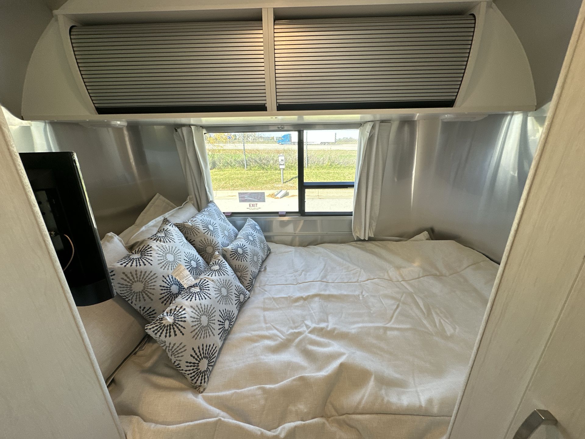 2026 Airstream 16RB Base