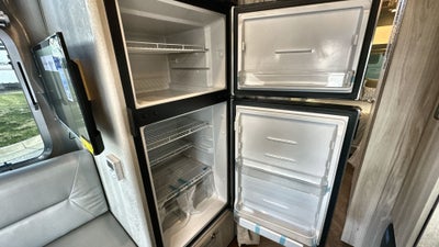 2025 Airstream 27FBQ Base