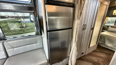 2025 Airstream 27FBQ Base