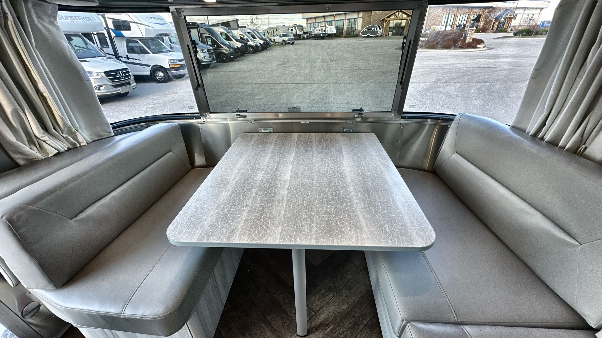 2025 Airstream 27FBQ Base