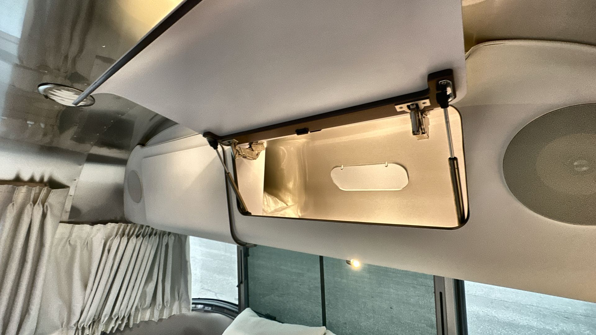 2025 Airstream 27FBQ Base