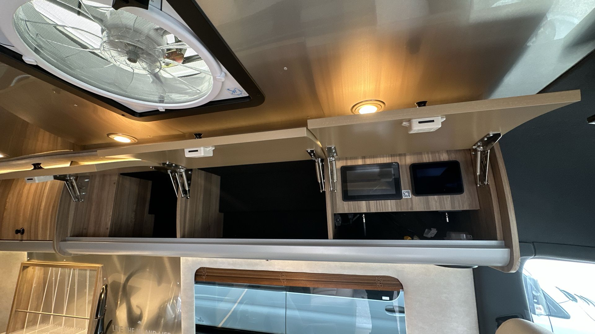 2025 Airstream 24 GL Base