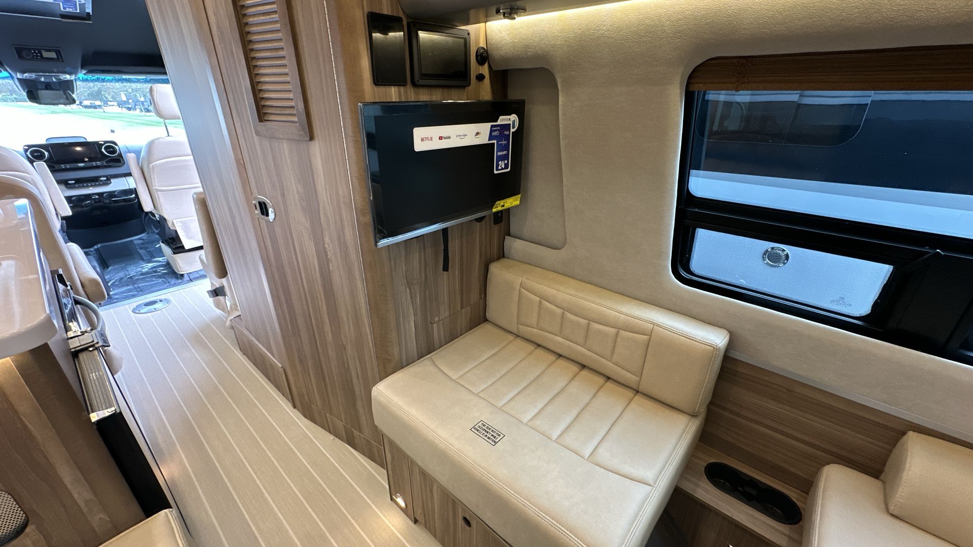 2025 Airstream 24 GL Base