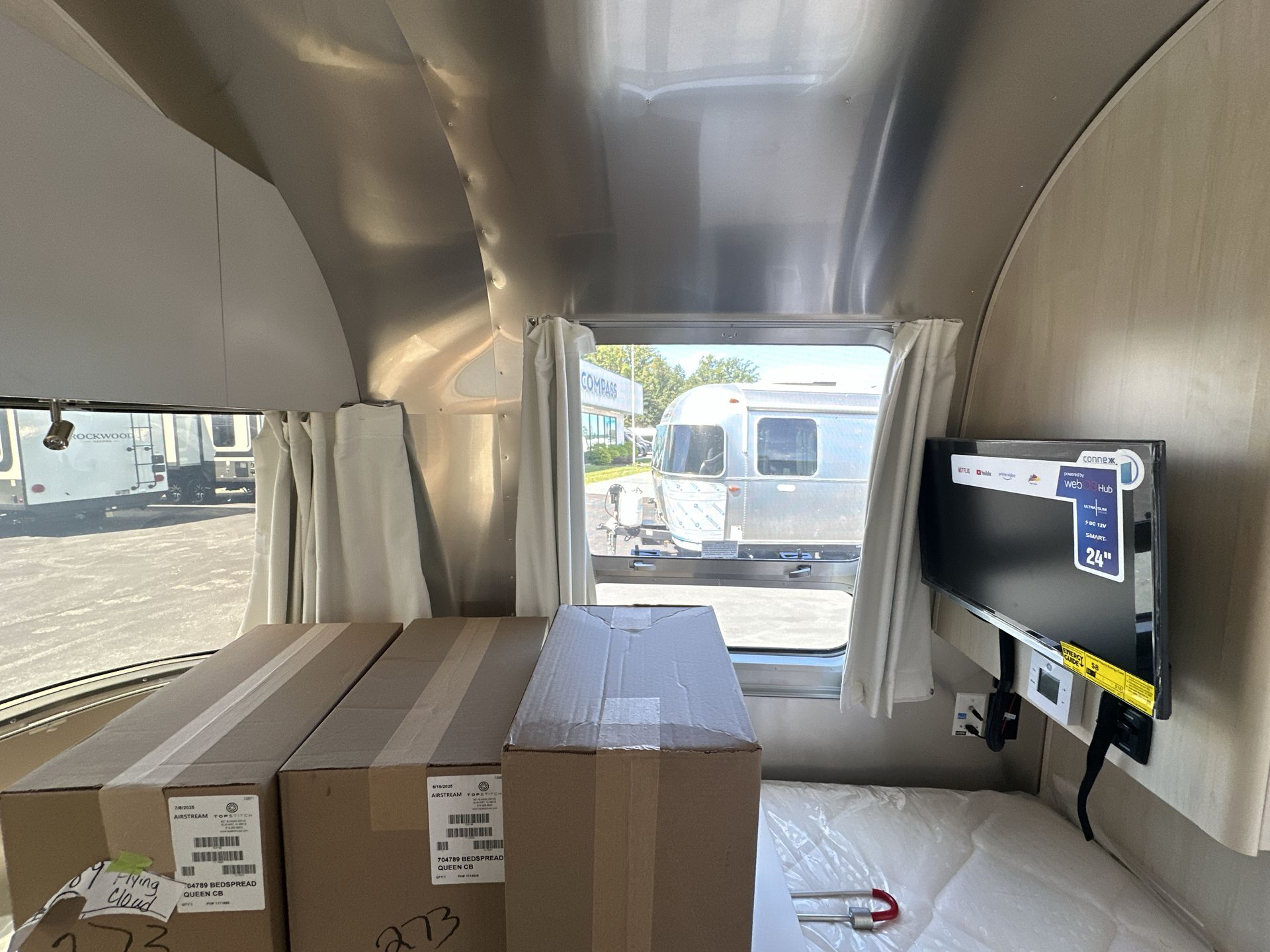 2026 Airstream 30FBBT Base